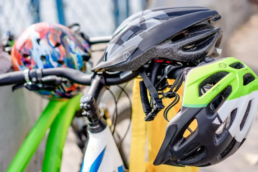 Bicycle helmet cyclist